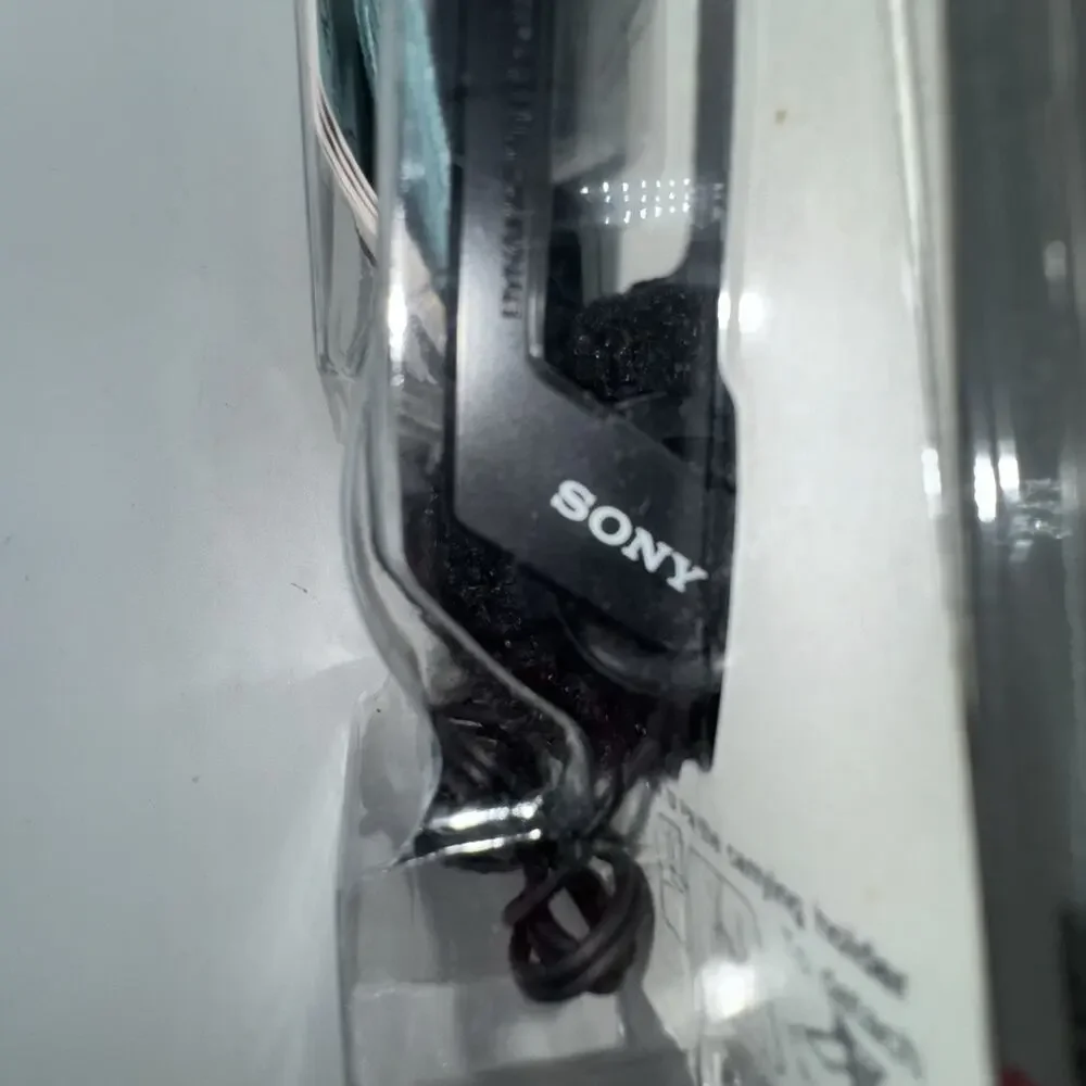 NEW SEALED Sony WALKMAN FM Stereo Receiver SRF-26 Black 10th Anni. Vintage Radio